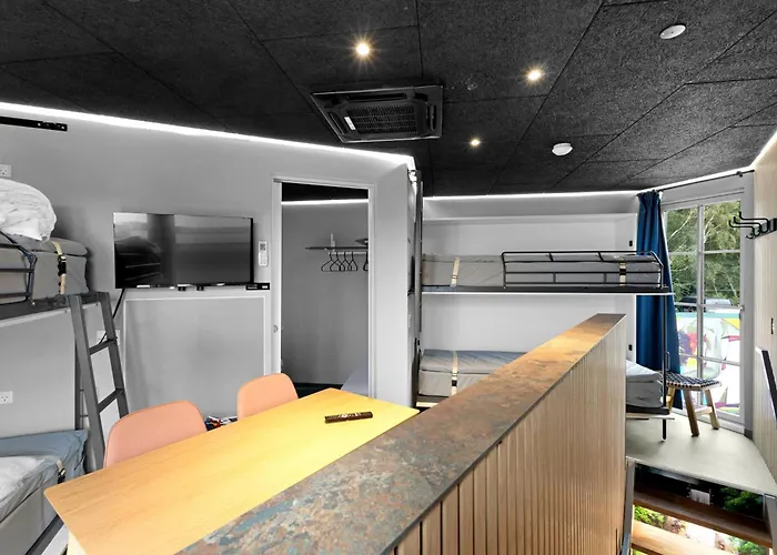 Ξενοδοχείο Funart 6